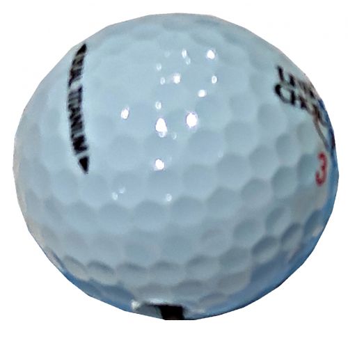 Balle de golf perc&eacute;e